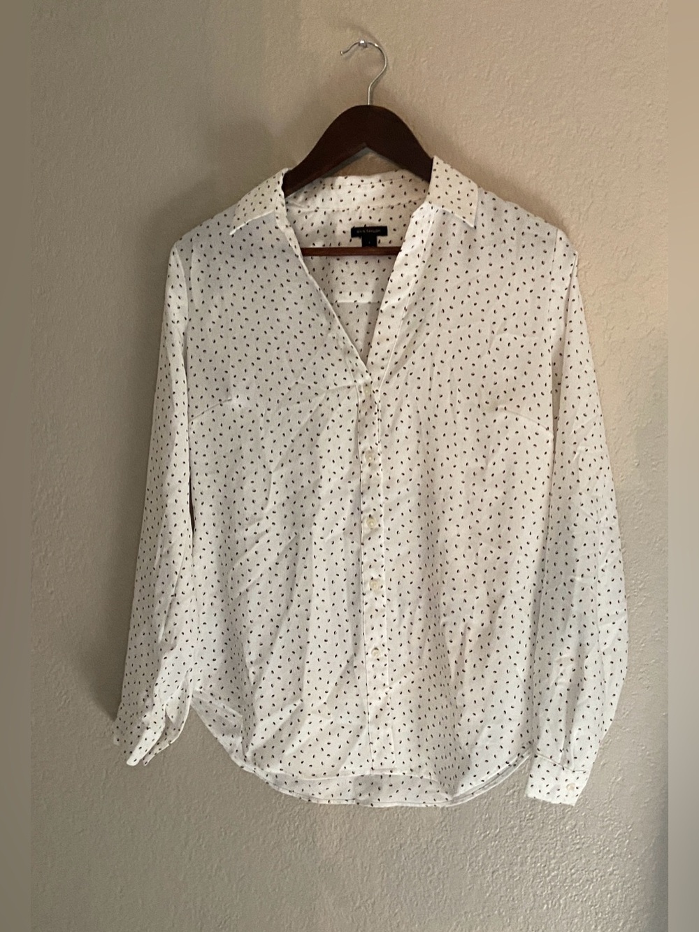 Ann Taylor Blouse Size S White Polka Dot V-Neck Button Front Long Sleeve EUC